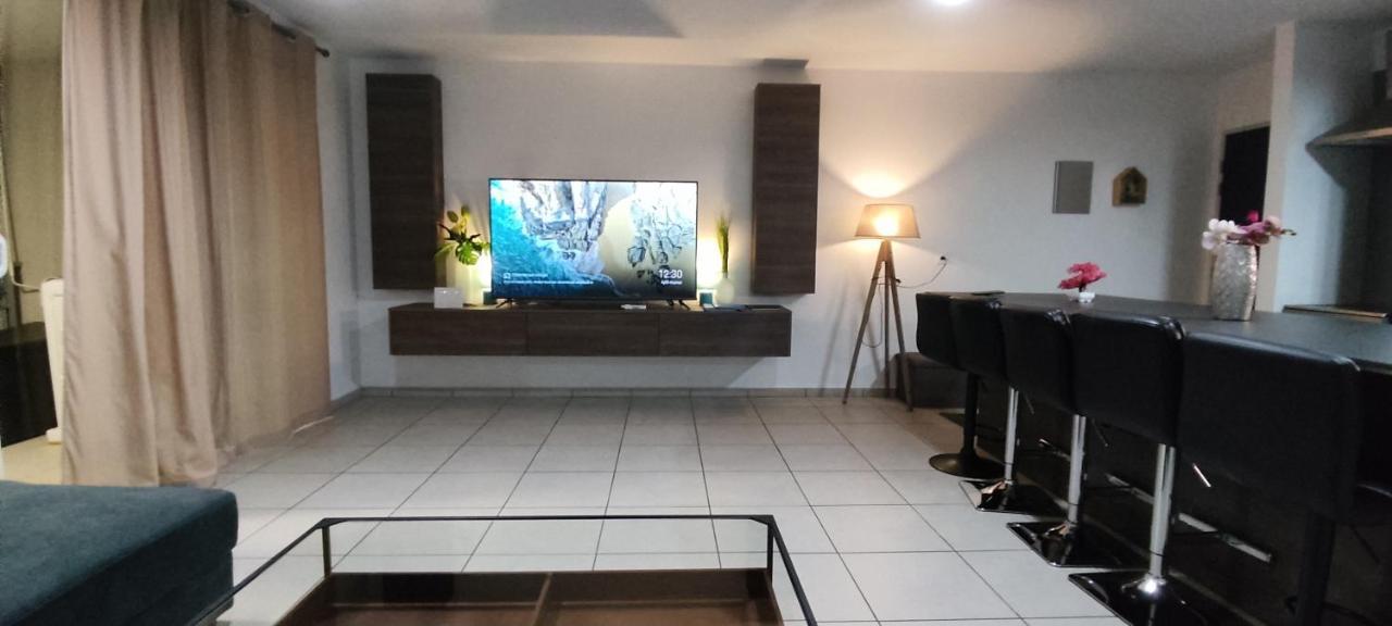 Elegant F3 A La Villa Stencer, Papeete, Calme Climatise Et Spacieux ปาเปเอเต ภายนอก รูปภาพ