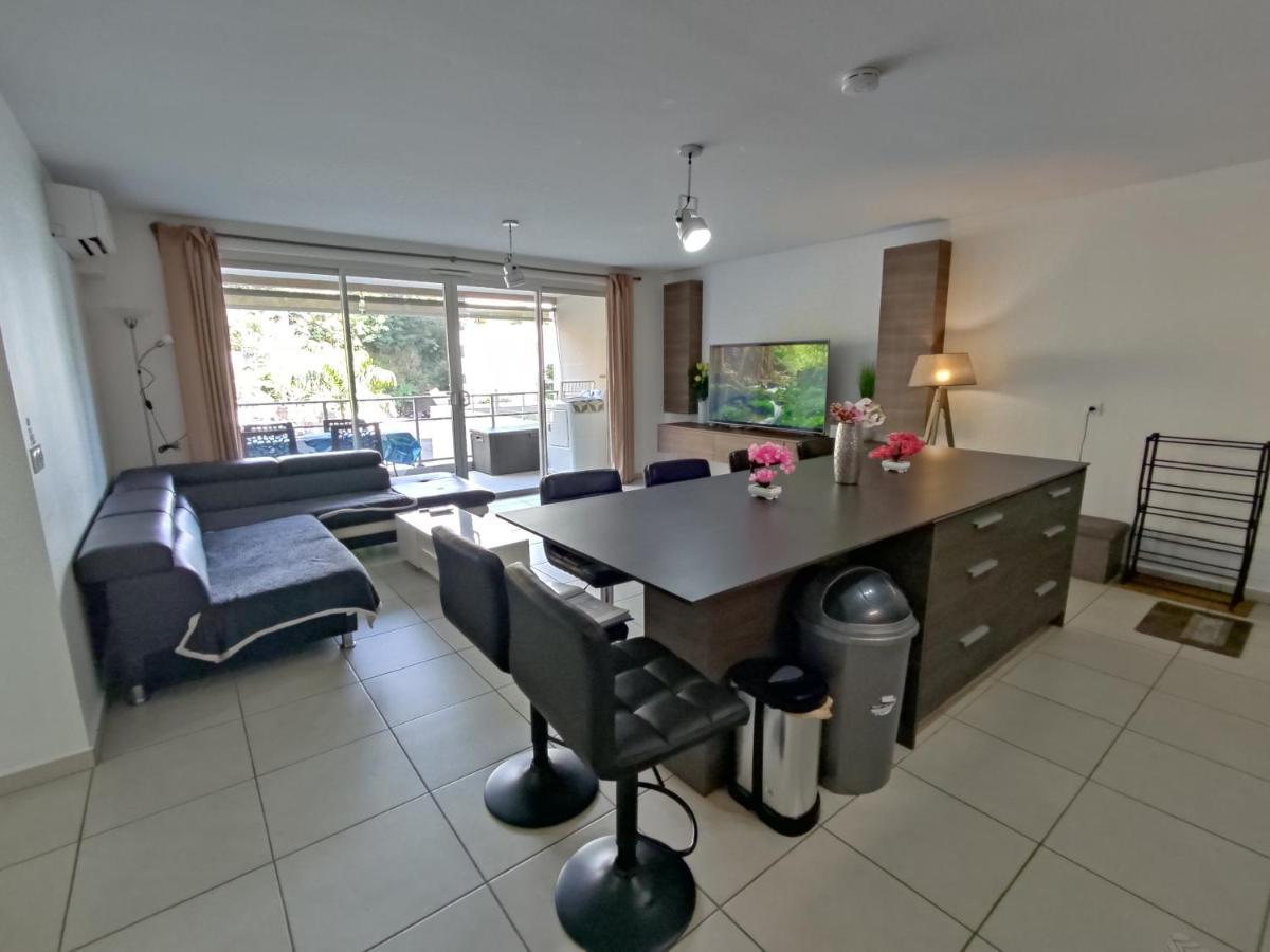 Elegant F3 A La Villa Stencer, Papeete, Calme Climatise Et Spacieux ปาเปเอเต ภายนอก รูปภาพ